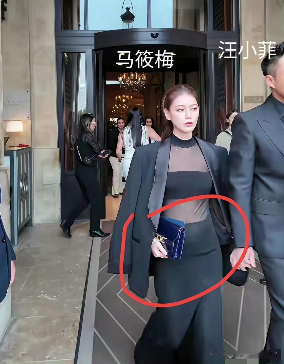 瞧，身穿35万的Dior高定礼服亮相，33岁的马筱梅，带汪小菲参加巴黎时装周！