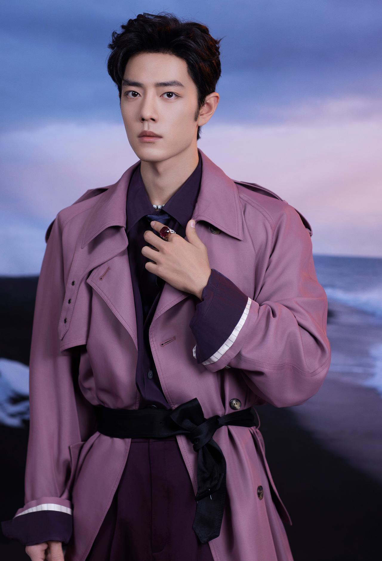 肖战东方卫视这一枪，打得太妙了！当所有人都挤在红色赛道上，肖战偏要穿一身渐变紫