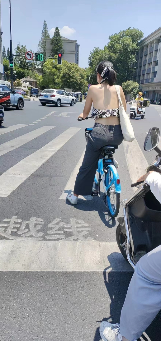 虽然同样是女人但是我真的不敢这样穿！