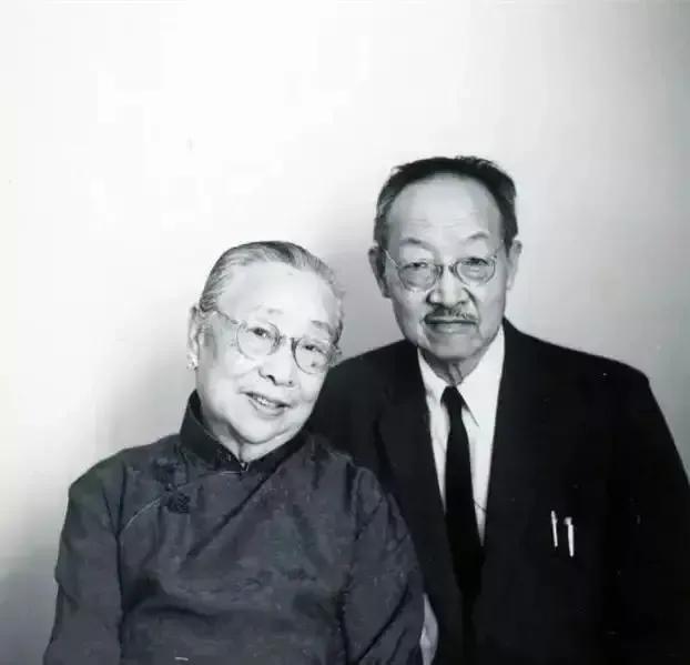 民国副总统黎元洪借宿在部下家中，睡梦中隐约觉得有些不对劲，他的裤子湿了一片。他急