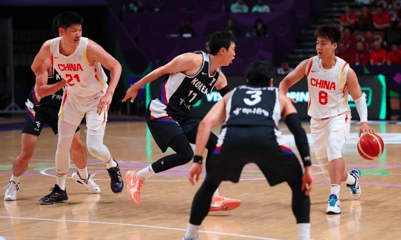 中国男篮世预赛首战韩国，倒计时一个月，预测12人大名单！中锋：周琦胡金秋大