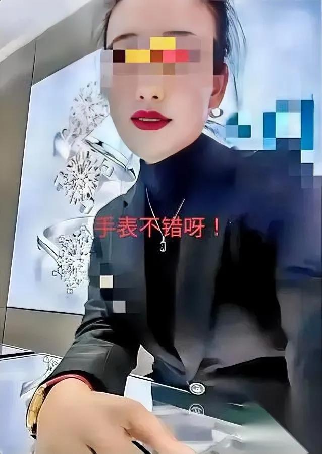 刷到个视频心揪了下金店老板娘竟和顾客…反复看才发现，33岁付女士的故事藏