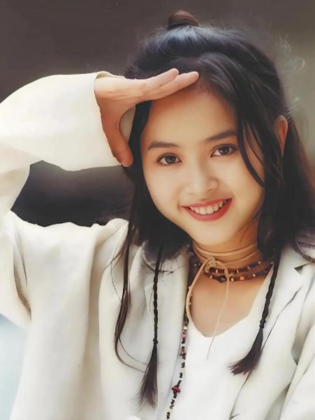 1995年，叶蕴仪拒绝了苦追她三年的林志颖，转身嫁给了千亿富豪的陈柏浩，婚后的第