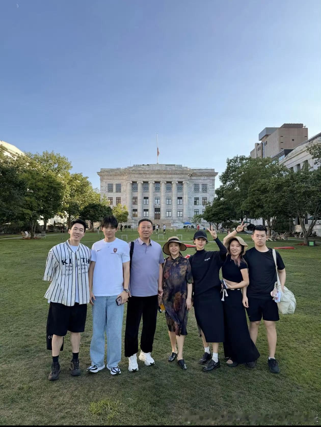 杨紫好小的脸啊