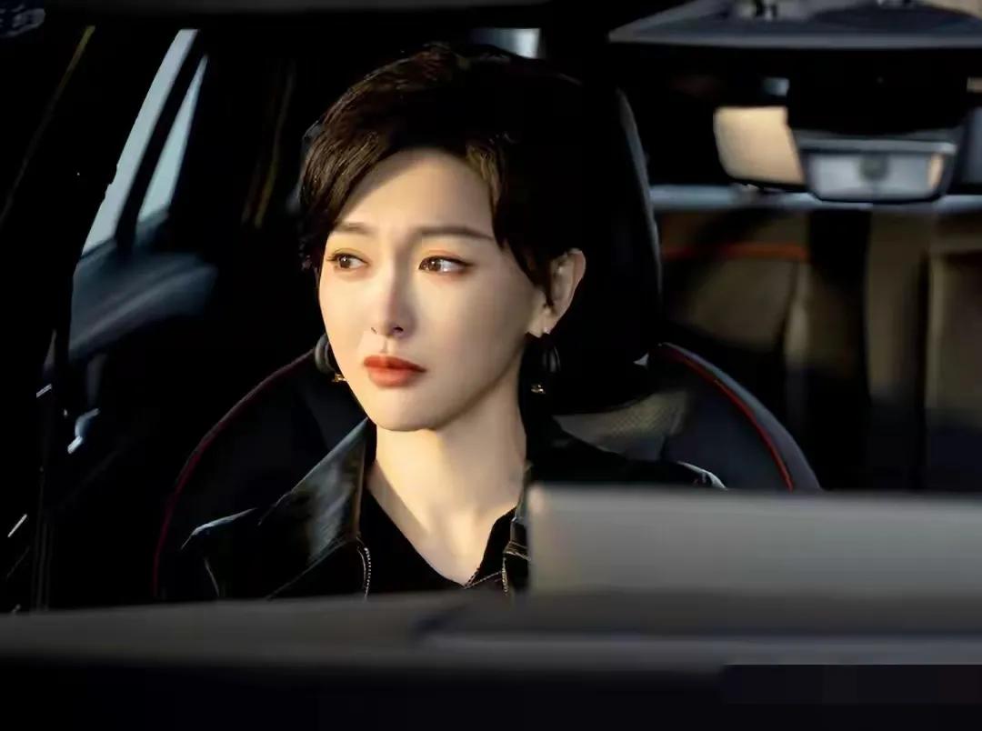 曝《繁花》将不在电视台重播，唐嫣成为最大牺牲品，新剧延迟开机。王家卫秦雯的言