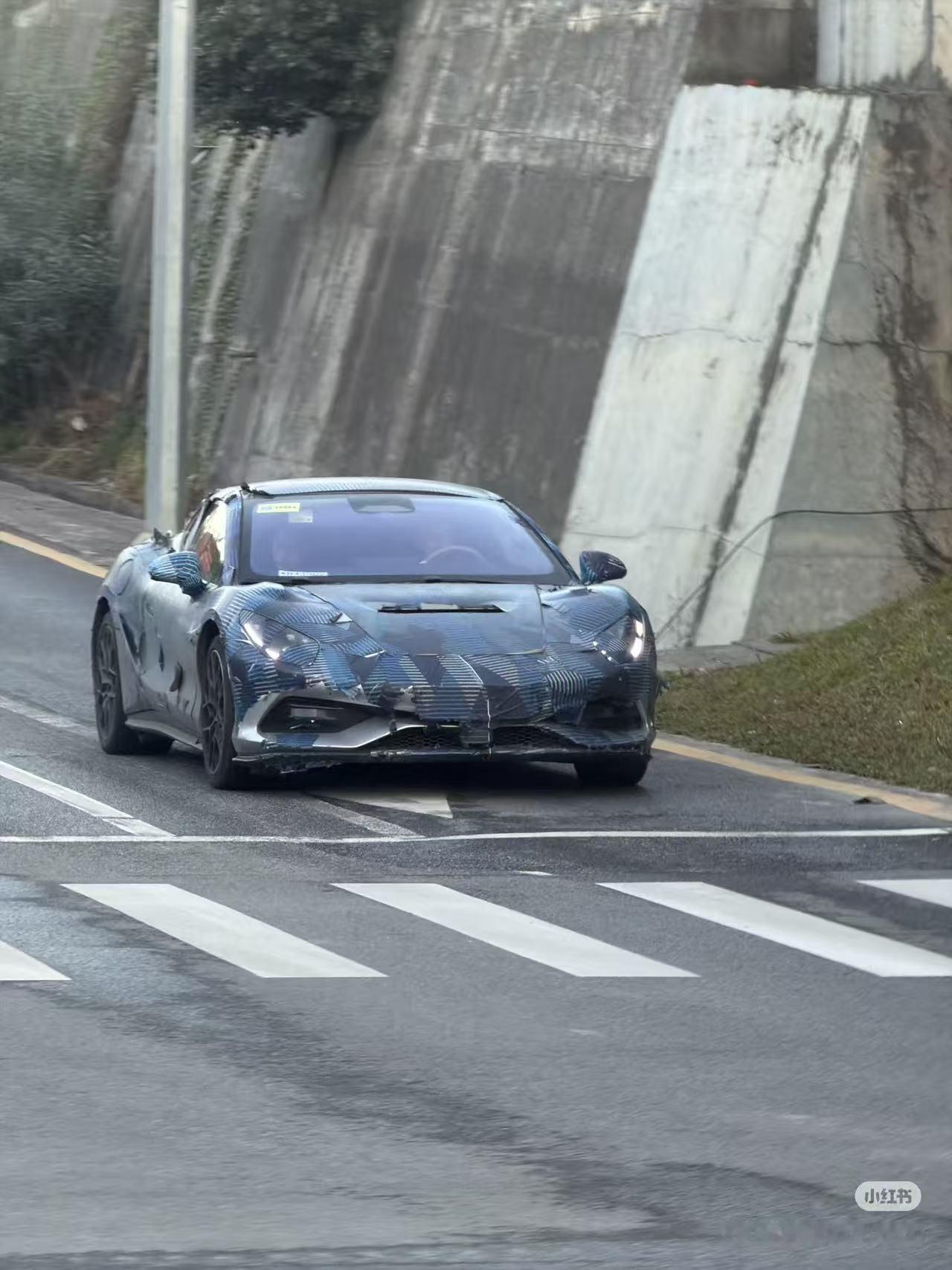 这是谁做的？？出来走两步，做的真好。腾势Z，出来的话，我会很深度考虑开上我自己的