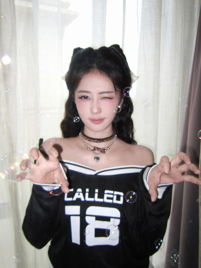 1.白鹿最近讨论度水涨船高，虽然吐槽声多，但好过没声音，这不商务闻着味就追来了，
