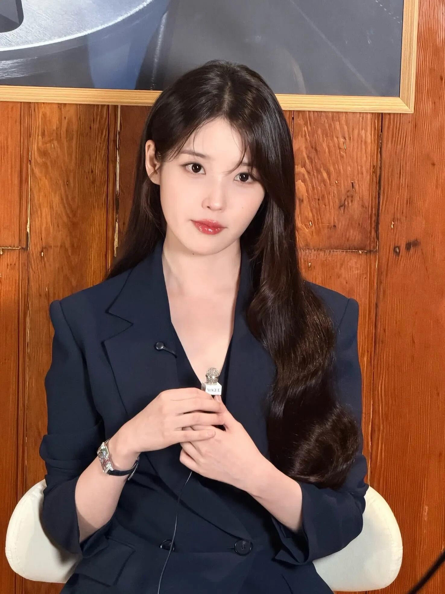 iu行走的韩剧女主高级感拿捏