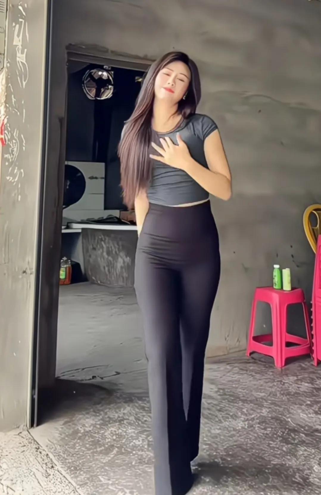 新房落成，心里美滋滋的。