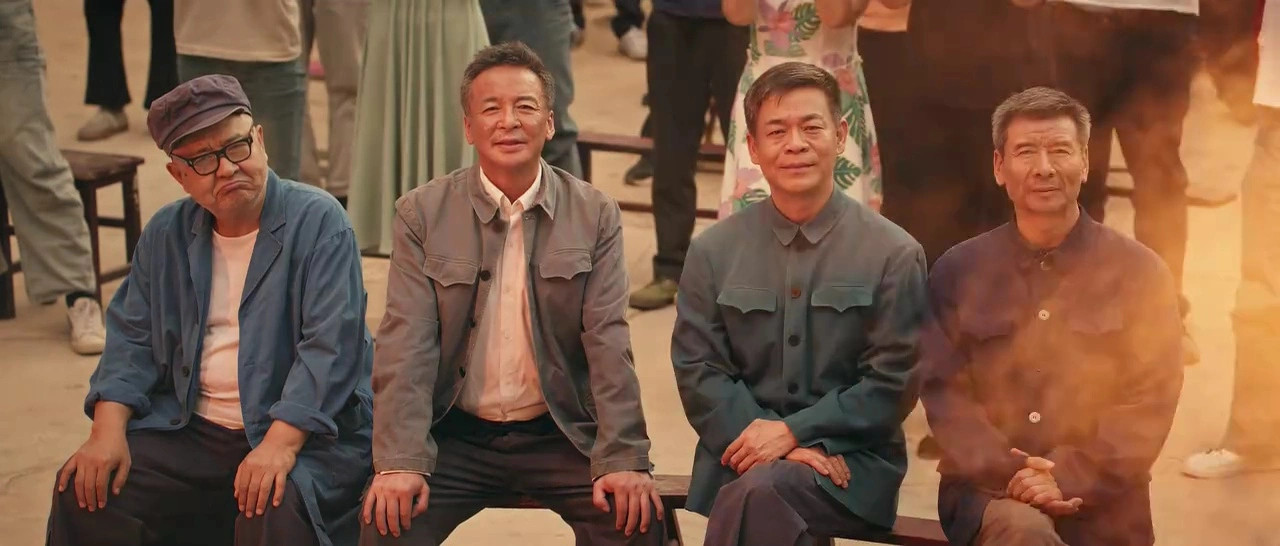 《主角》大结局有一处细节处理得很好，歪得很！先是在第46集，忆秦娥在家里靠着墙壁