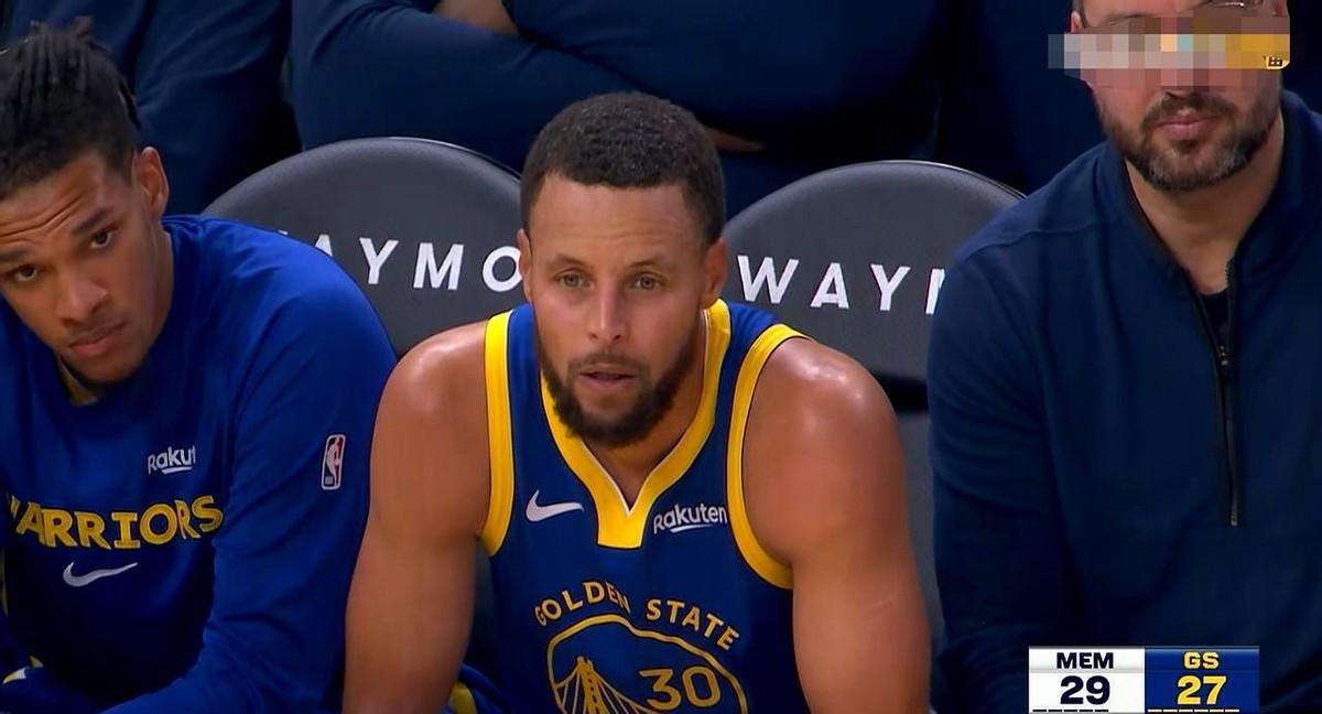 格林一走，勇士就断了气。库里急得在场边喊哑了嗓子，没人接应，没人挡拆，没人喊话