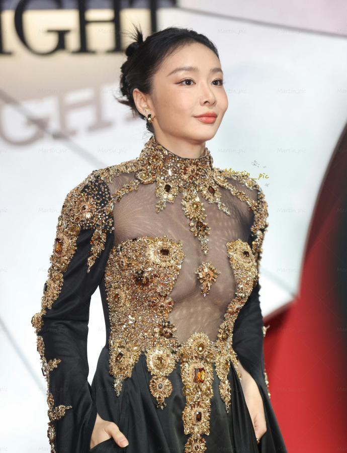 拿“大嫂”固定高叶那是不尊重，但是她衣品是真差啊。一部《狂飙》，彻底火了高叶，她