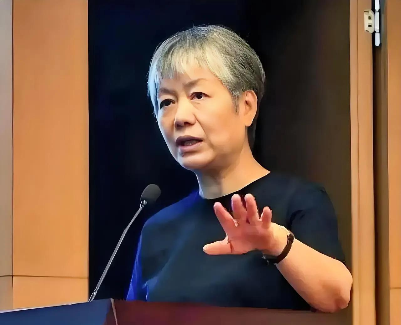 两岁以后的孩子，不好的习惯是父母造成的！01、爱哭的孩子，这是缺