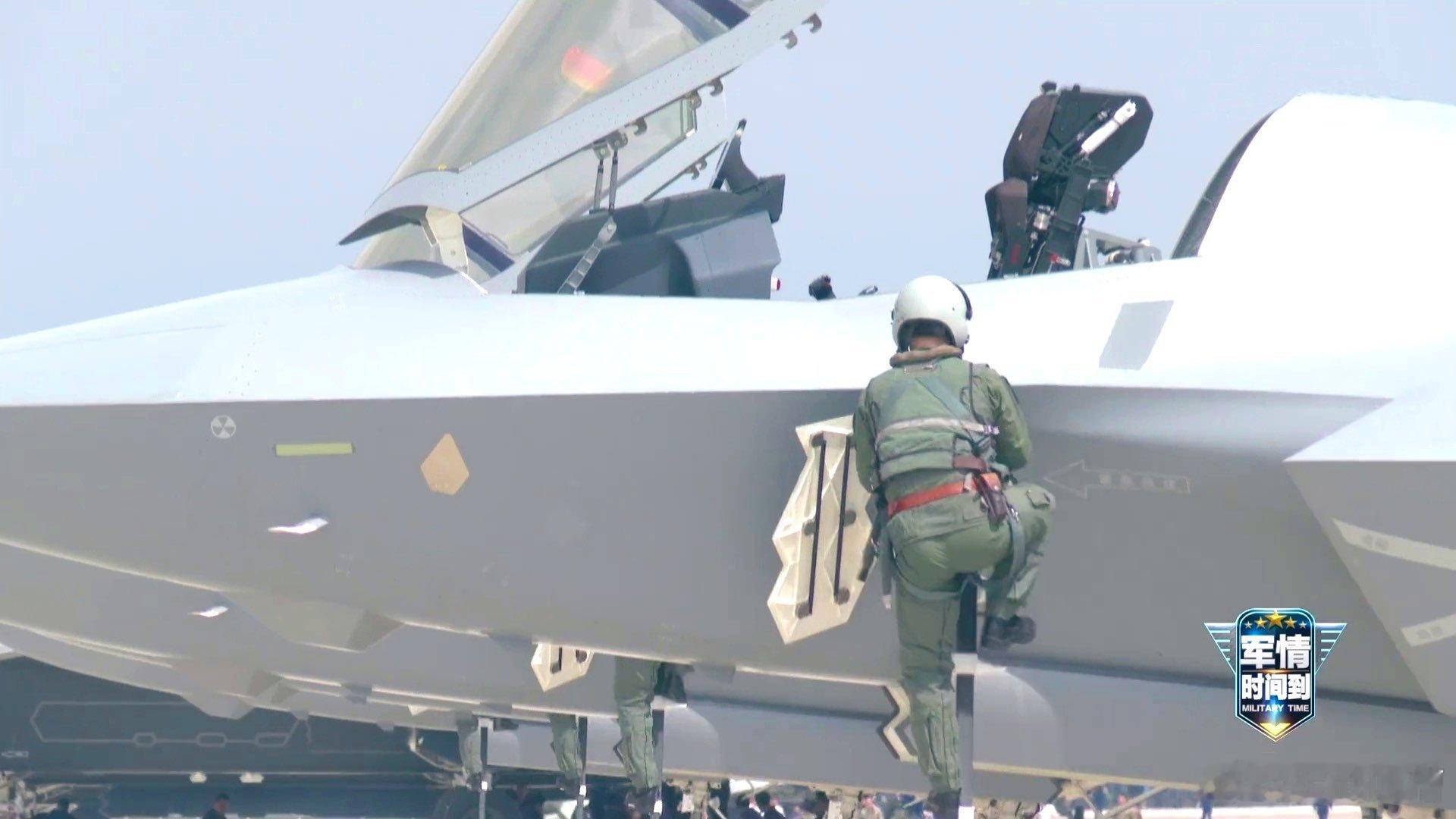 F35登机梯VS歼35登机梯​​​