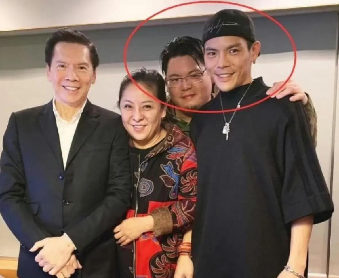 向太：遗产全给郭碧婷处理向佑：我才是亲生的最近向家的遗产瓜真的越吃越上头，