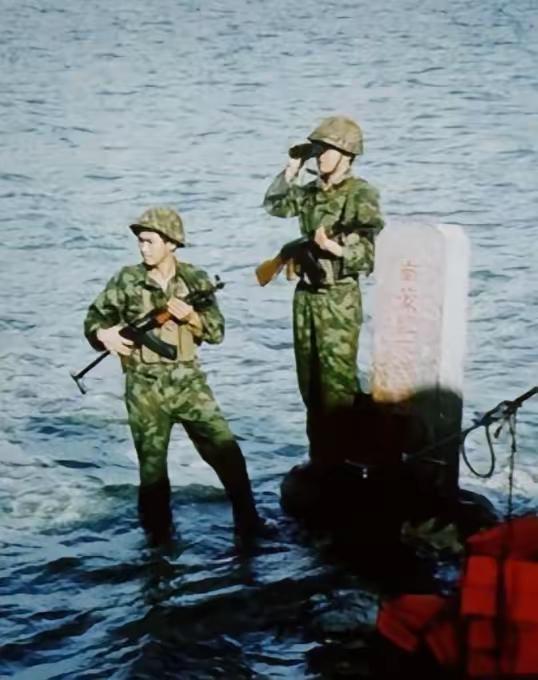 1990年，我国驻南薰礁的11名战士突然失联，在后续调查中，发现11名战士6人死
