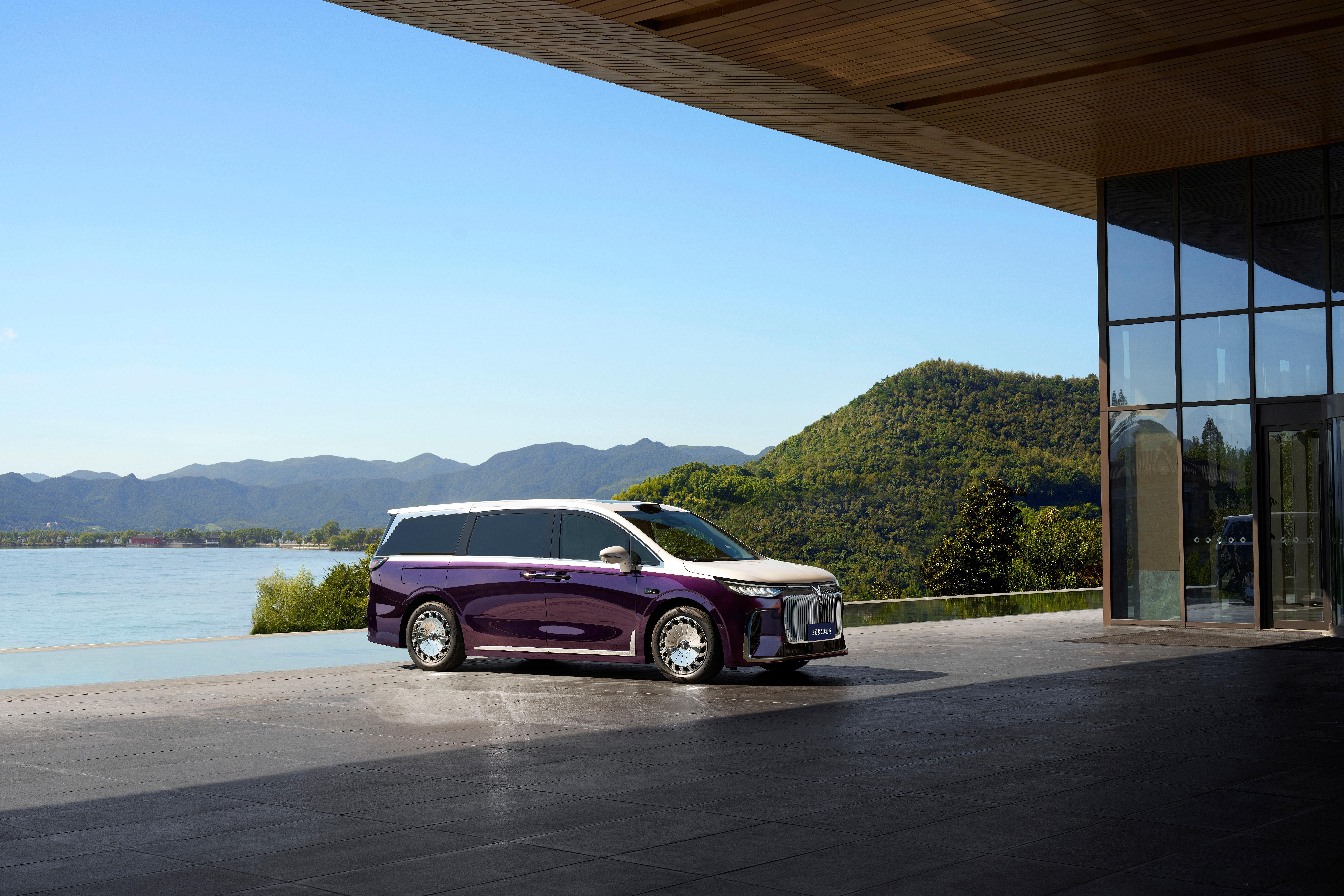 奥秘，岚图顶级旗舰来啦，梦想家山河，四个座位，70万！我认真想了一下，这是不是全