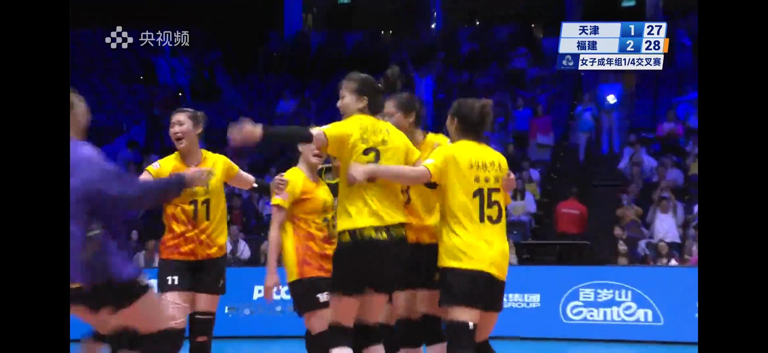 令人窒息的第四局！来来回回，双方感觉都要燃尽了福建女排打得太忘我、太有激情，祝贺