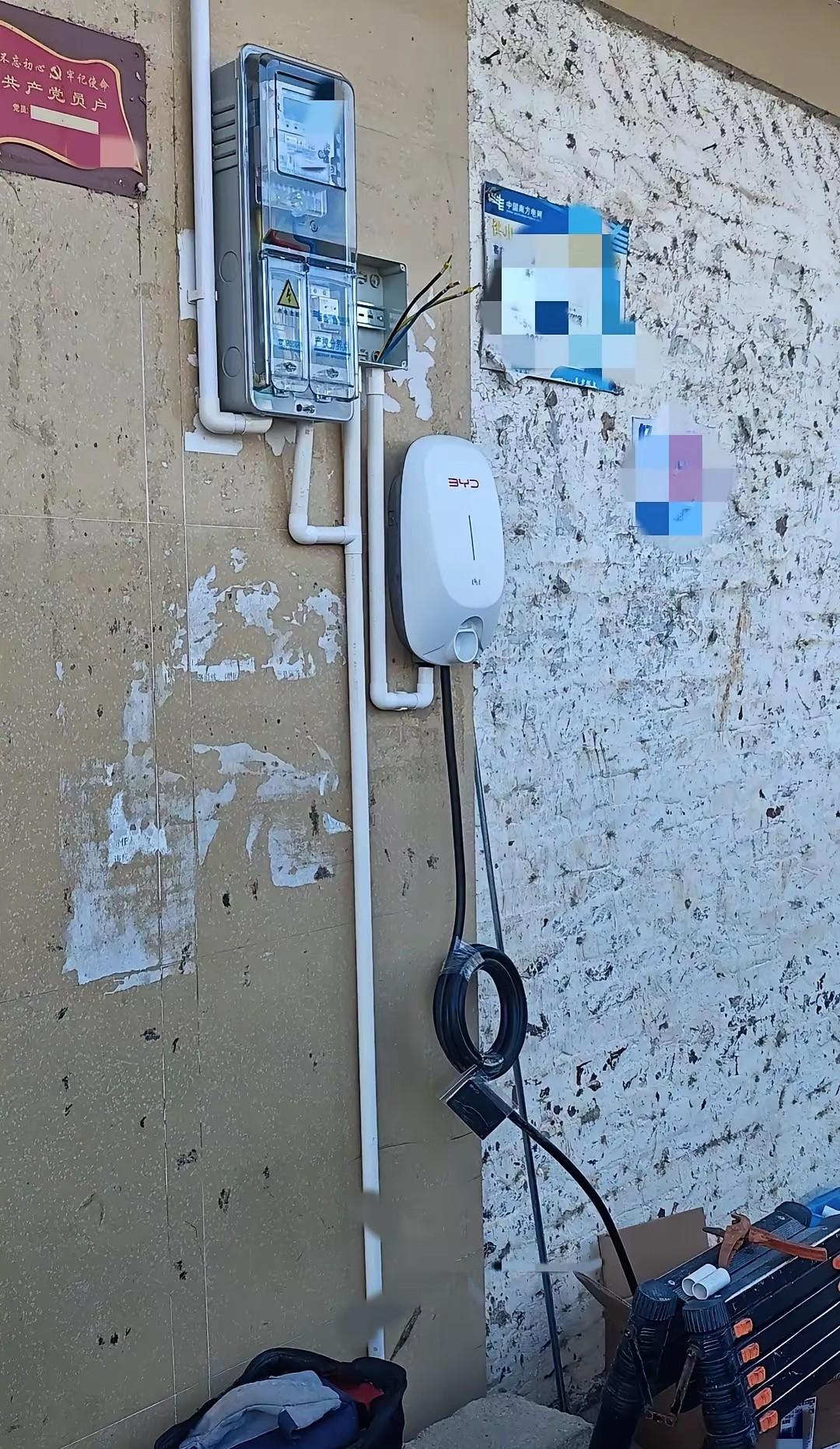 听我一句劝，别为充电桩那零点几千瓦的功率纠结了。我最近发现，十个买了家用桩的