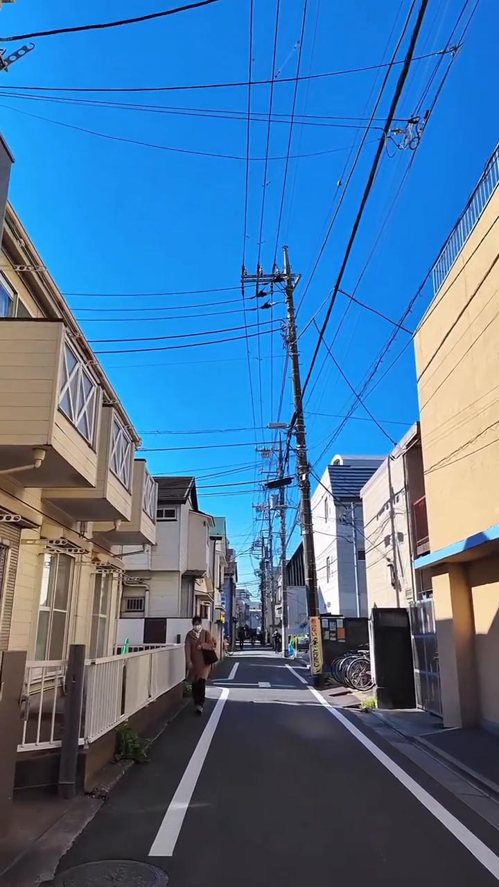 为什么要劝退？你有没有发现一个奇怪的现象，很多拿到身份的华人一边留在国外，一边