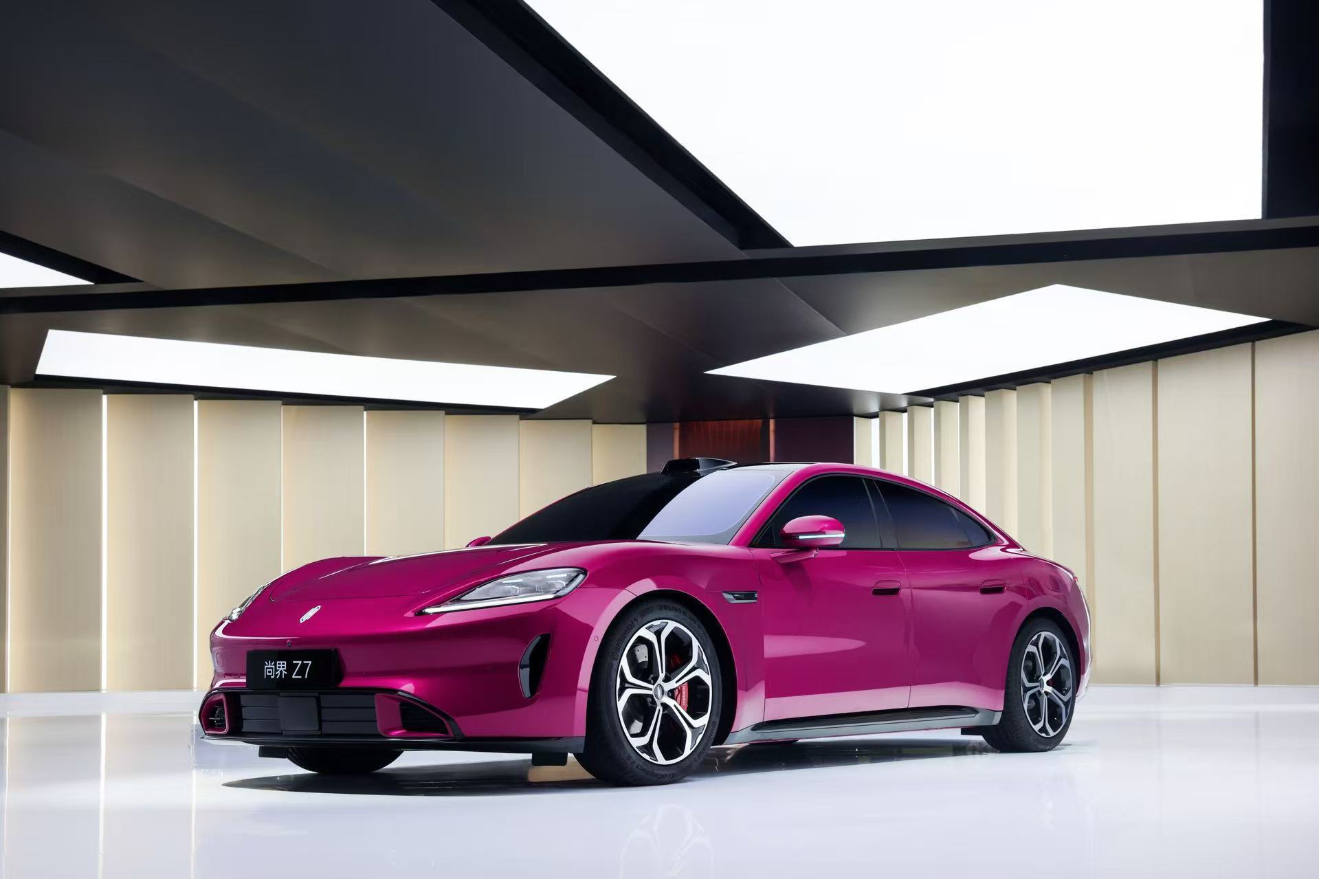 尚界Z7双车开箱首发实车来咯，低趴轿跑姿态，追风运动套件，开在路上就是行走的风