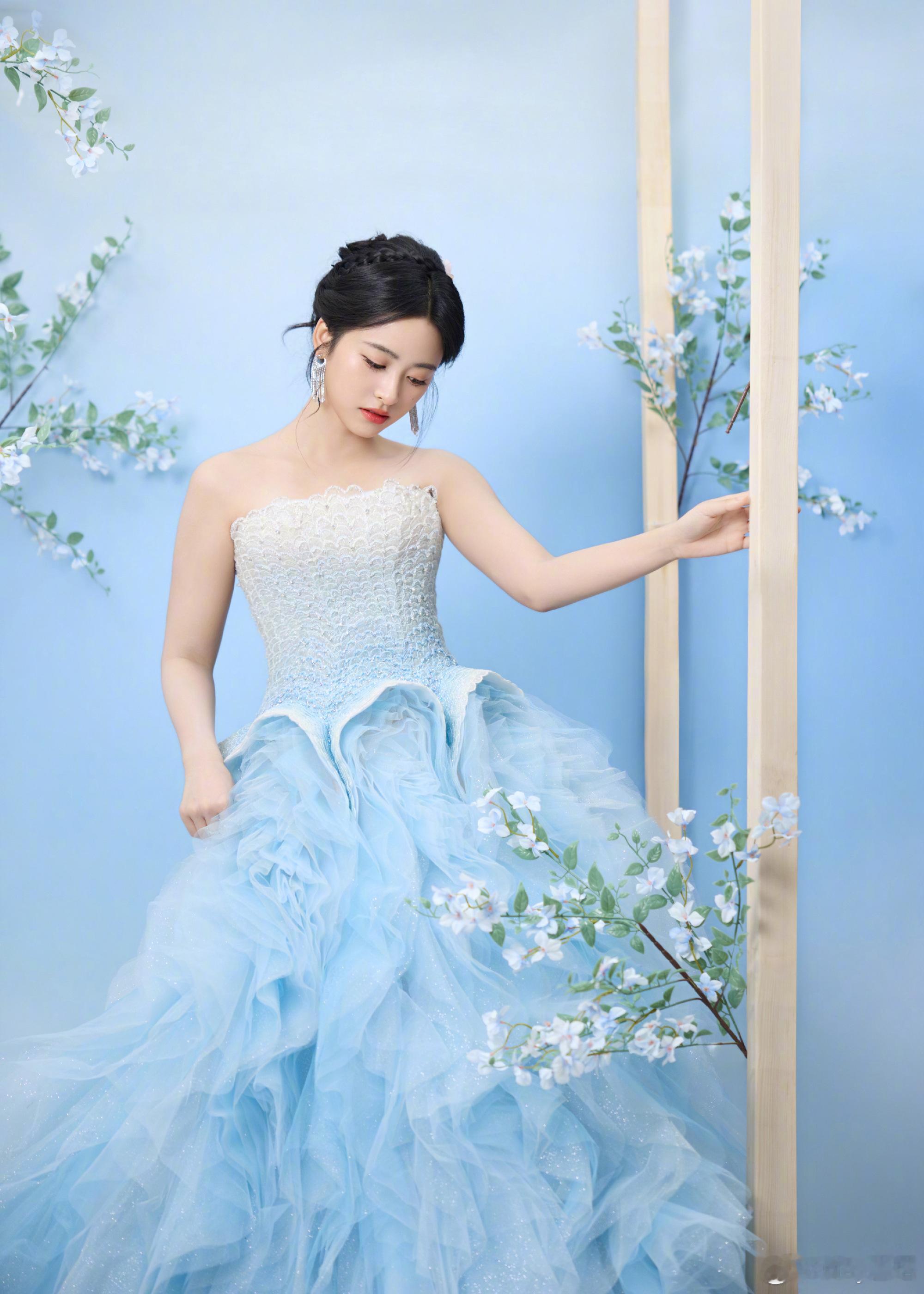 沈月人鱼婚纱沈月穿人鱼婚纱了沈月这简直就是人鱼婚纱吧！！沈月