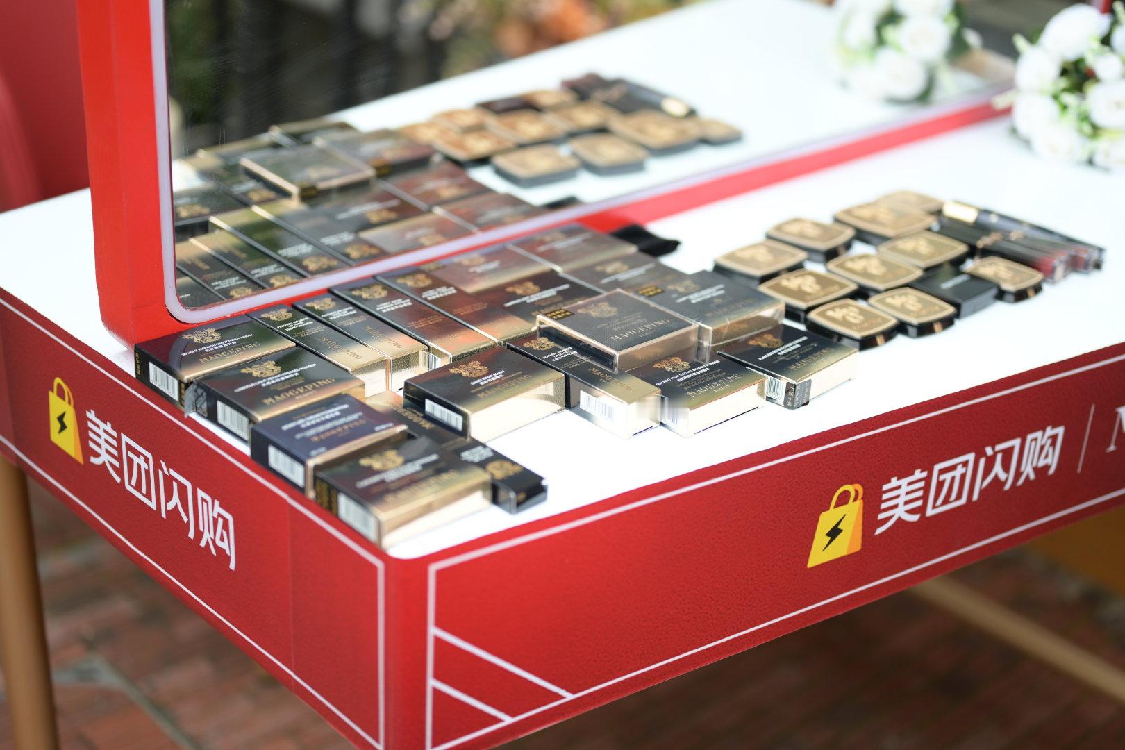 在北京民政局门口感受520氛围感今天路过西城民政局，看到排长队的几乎全是男同胞