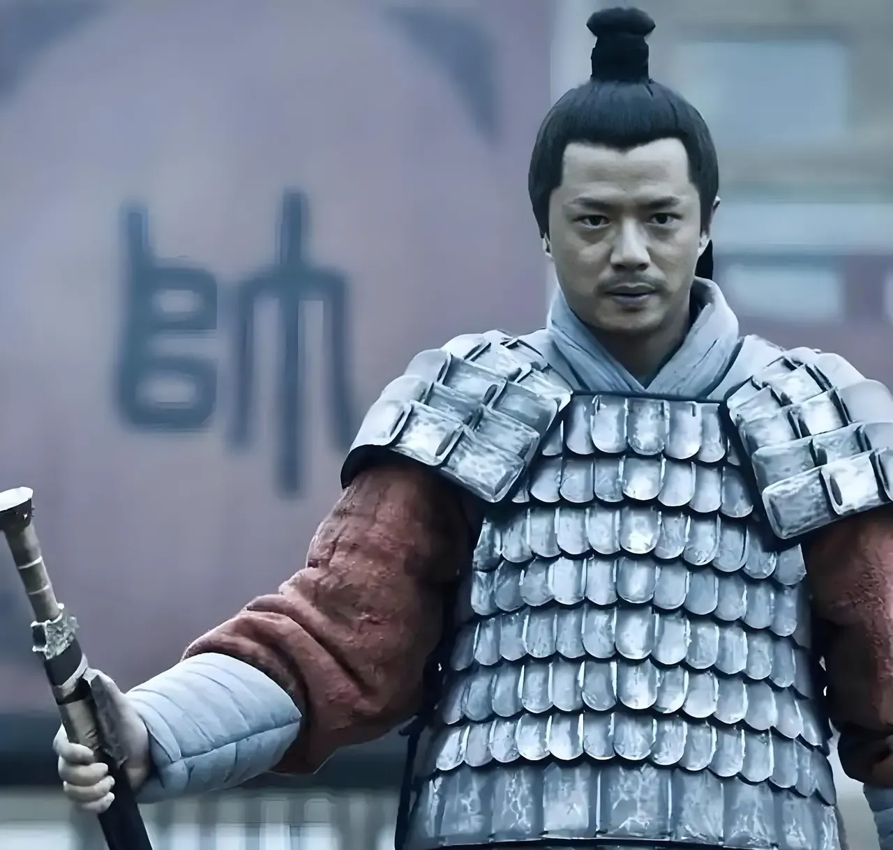 韩信此人，真怀疑他是兵仙下凡。为何这样讲？因为之前他没有任何指挥作战的经验，从运粮小官直升到海陆空三