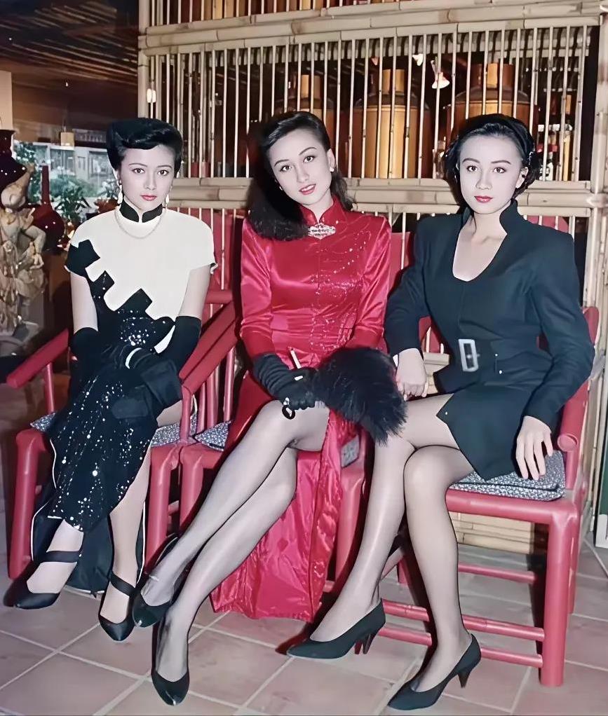 貌美如花，绝代芳华，照片上的三个女子是：关之琳、利智、刘嘉玲。这是她们在1989