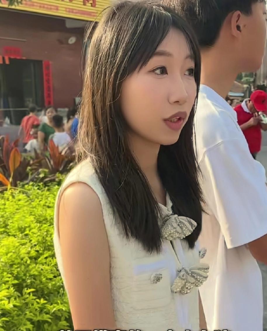 叶锐聪的姐姐独自前往四川，将弟弟从学校接回广东的家中。当妈妈告知她不要独自前往，