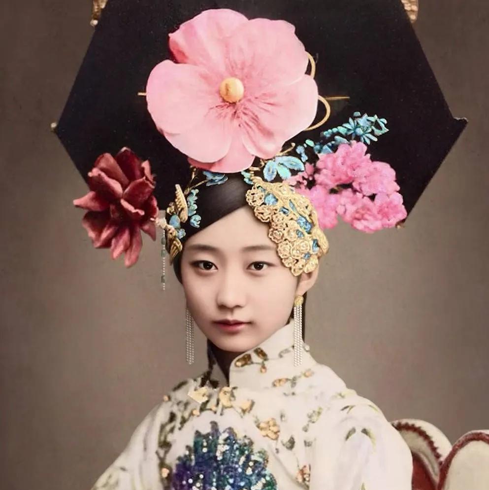 2003年冬天的北京和平里养老院，午餐时间的搪瓷碗碰撞声突然停了。90岁的王