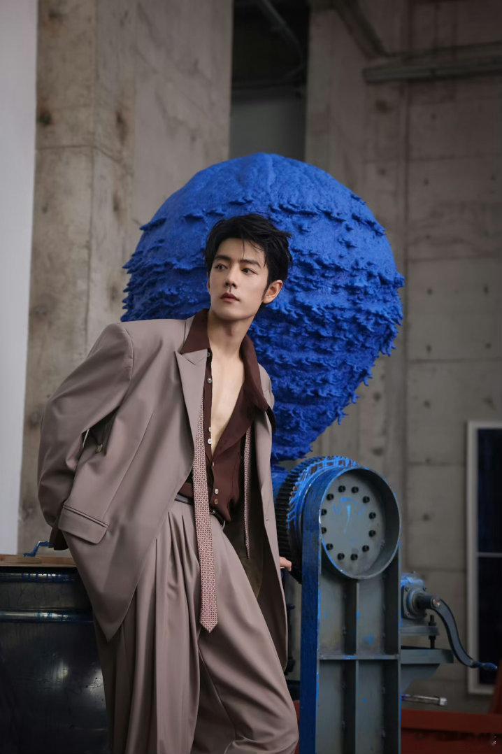 战哥这深v也太深了一点今天这么大方吗！以后保持大方可以吗？！我嘶哈嘶哈[流鼻血