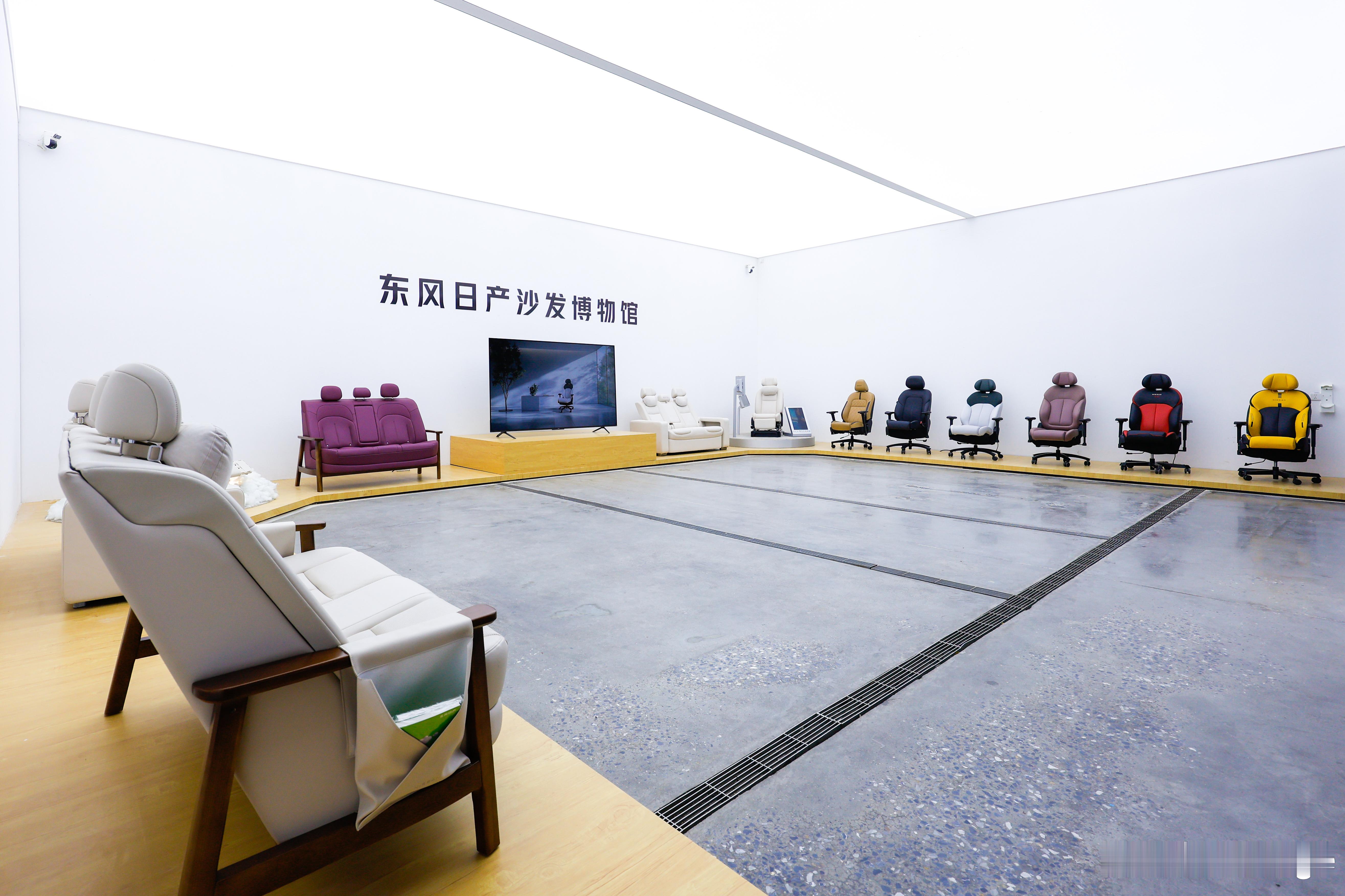 东风日产N7现在新能源车发布会，个个都在拼零百、卷性能、堆各种硬核参数，看多了多