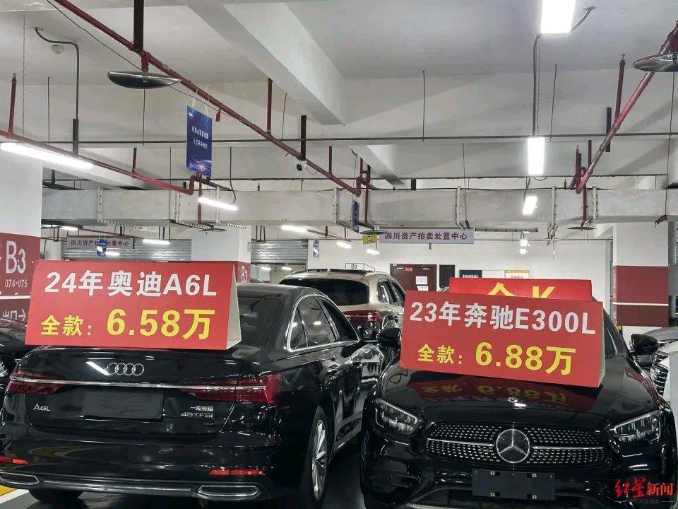 现在短视频直播平台上,豪车“白菜价”的诱惑可太大了。2023年的奔驰E300L标