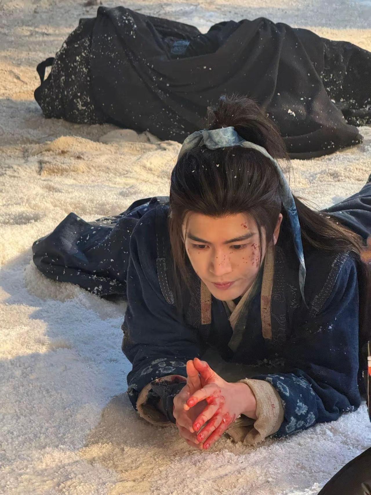 翻相册被萌化了太可爱了叭张凌赫可爱到犯规反差感拉满