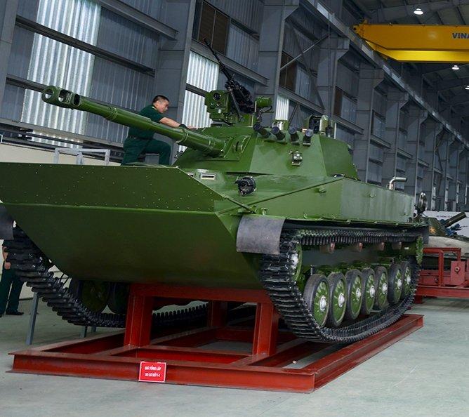 越南T-1两栖轻型坦克原型车最新照片曝光在Z125工厂组装中的T-1