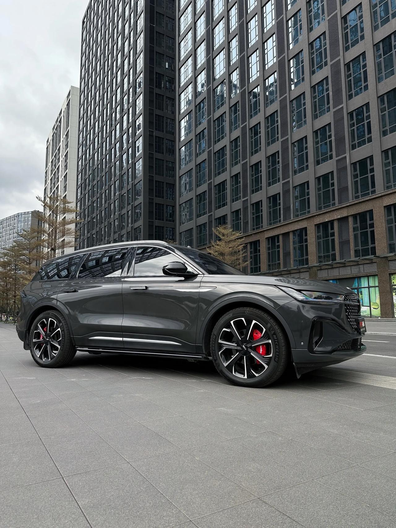 2021款2.0T四驱尊享版，新车指导价37.88万，现在二手22万左右能拿下。