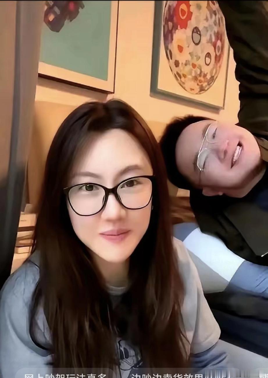 父亲的血脉，总是在儿子登上直播间礼物榜时突然觉醒。当年他掐断所有联系，连爷爷葬