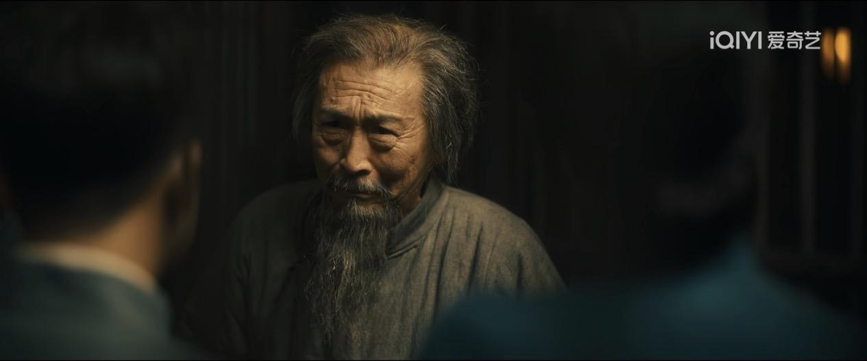 《八千里路云和月》张老太爷监狱痛骂日本人这场戏，真的把我看哭了！他被日本人抓