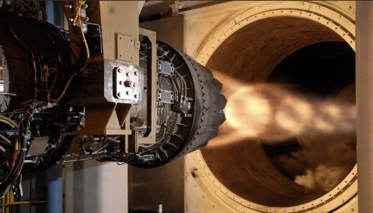 美国彻底落后！中国攻克变循环发动机，六代机三发暴力驱动，内置高超弹火力覆盖夏威夷