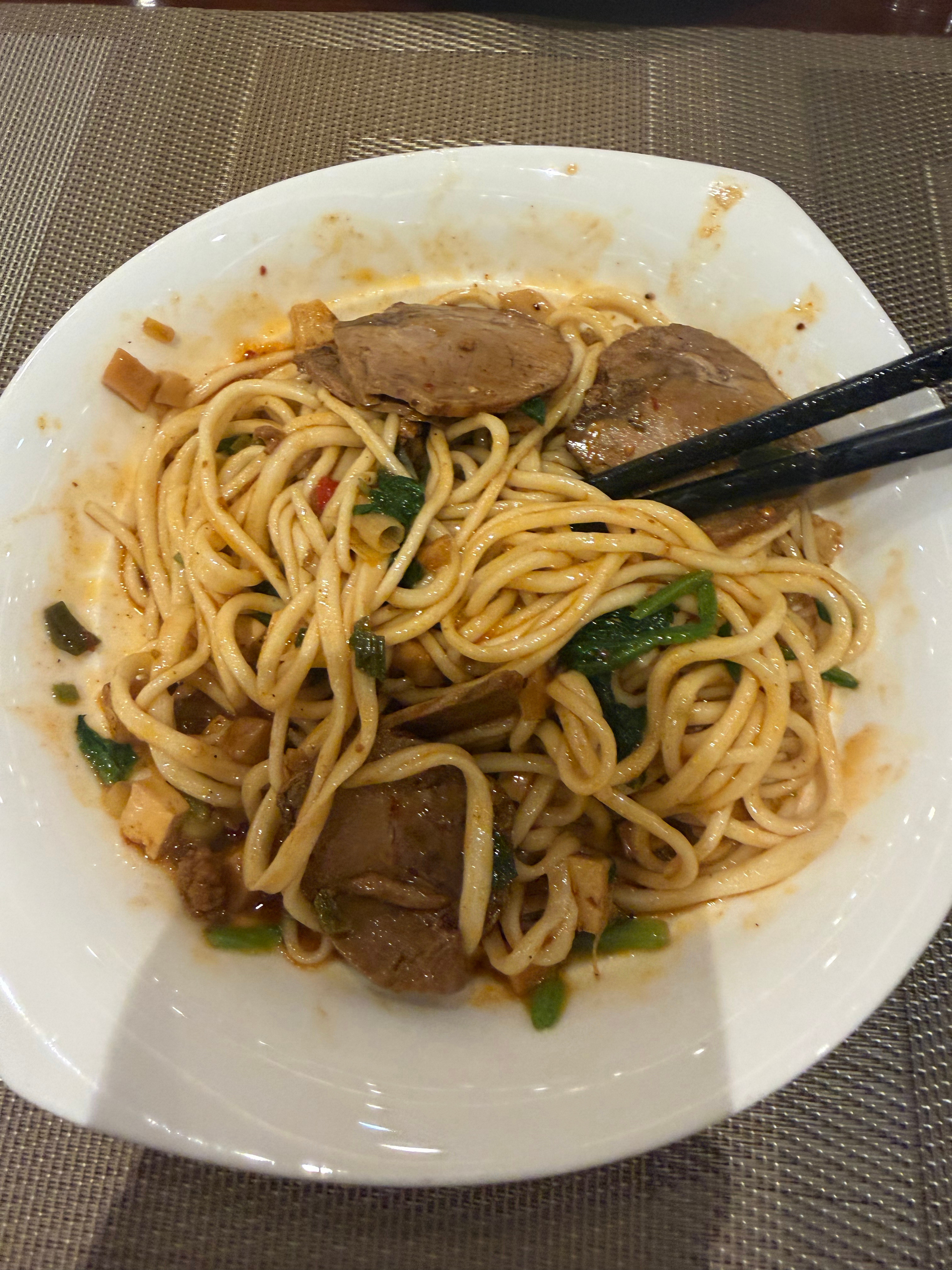 中午驴肉黄面晚上还是