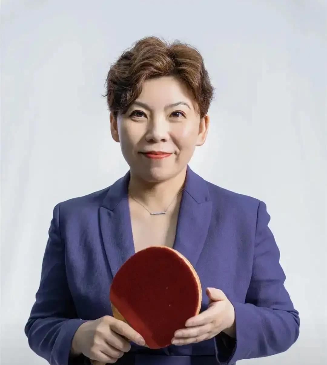 邓亚萍永远当不了国乒总教练。别急着反驳，看看她抽屉里锁着什么。李隼能坐稳帅