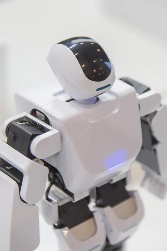 学习好有用吗？昨天看到了机器人，本来站在那里很多人围观，后来直接跑了，跑的不比真