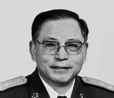 1950年，粟裕正在汇报工作，门突然被撞开。李克农冲进来，声音发颤：“粟裕同志，