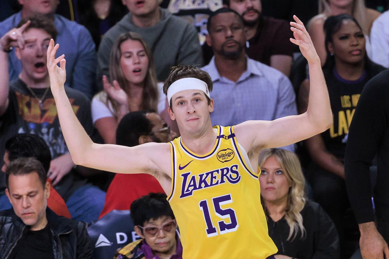 詹姆斯：东子，这湖人没你我更好啦？？？东契奇：这说明你要不好好养伤回来再打下，