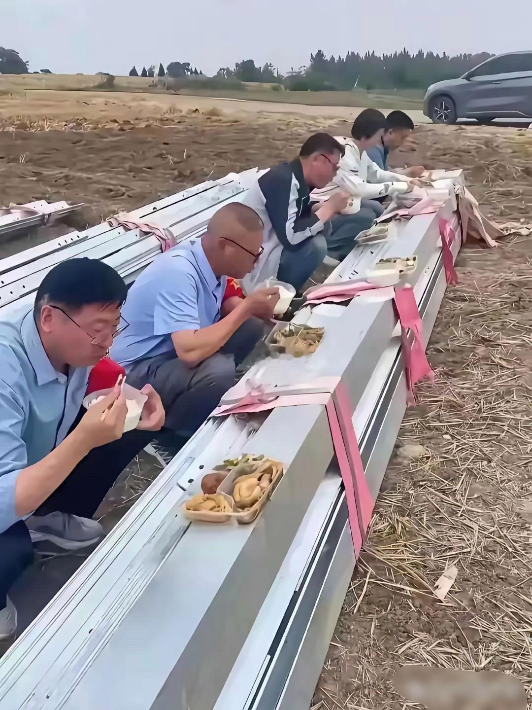 这张照片为什么不感人？？​​​