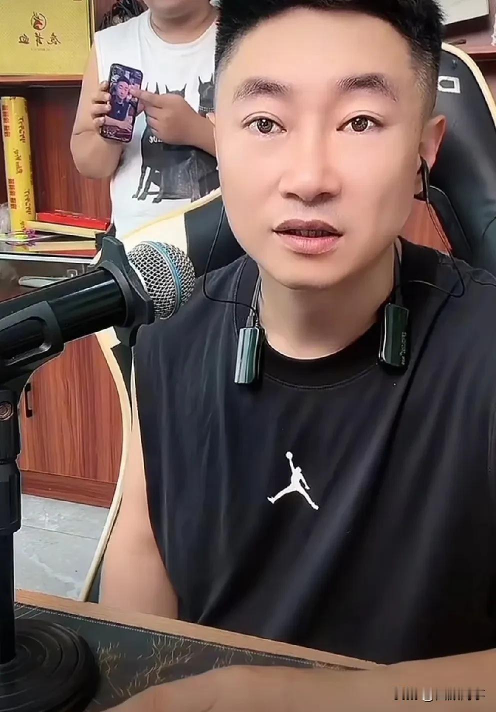 九天表示所有主播都怕二驴，散打的粉丝都快被二驴吸没了！九