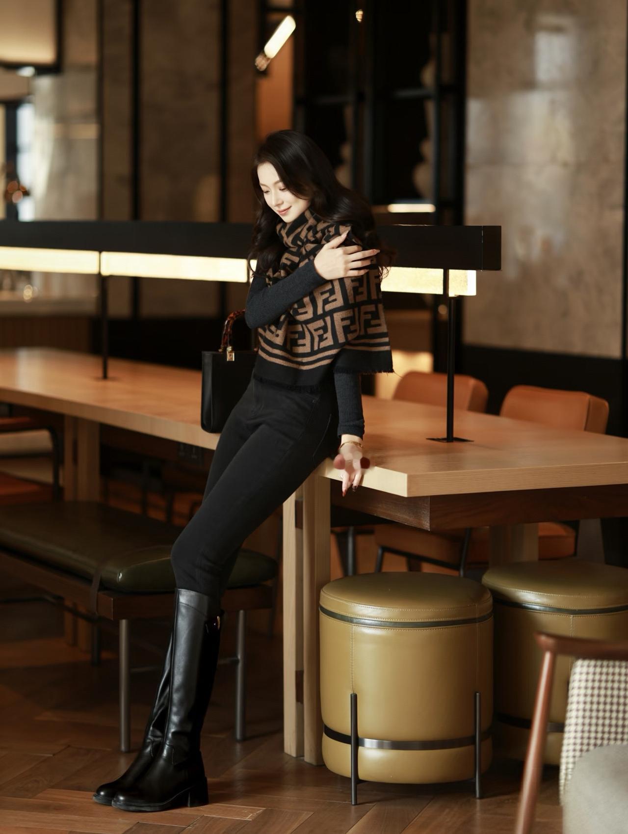 轻纱拂面，静坐思悠