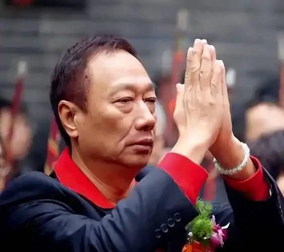 富士康真崩了？最新营收反而大涨47%，郑州缩员后又在扩产。10月5日，鸿海刚