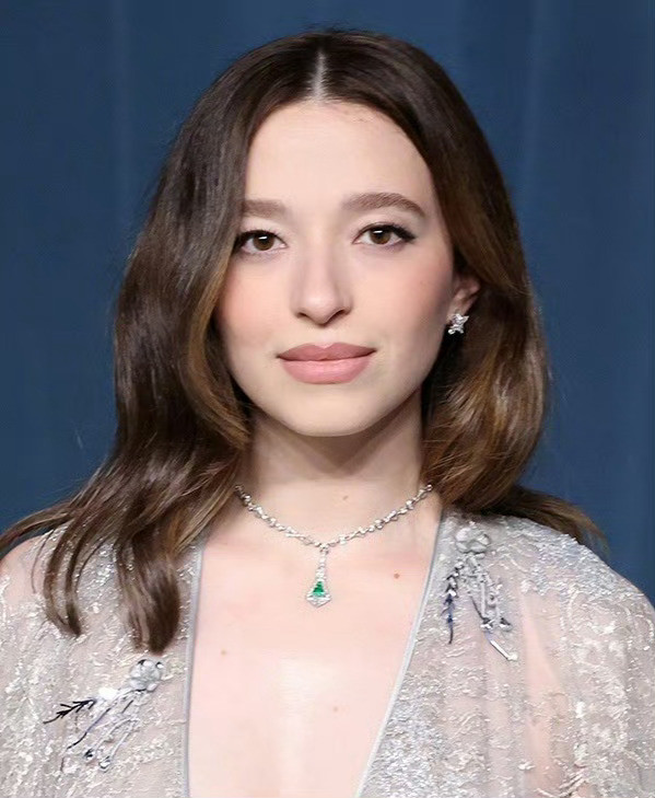 对我眼睛很好的组合蕾雅·赛杜加盟新片《红死魔的面具》。影片改编自埃德加·爱伦·坡